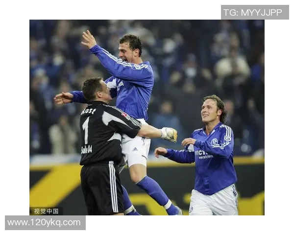 沙尔克04奋力拼搏，取得德甲关键胜利！