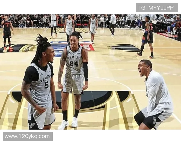 马刺与火箭激战三月七日NBA赛场精彩对决引发球迷热议